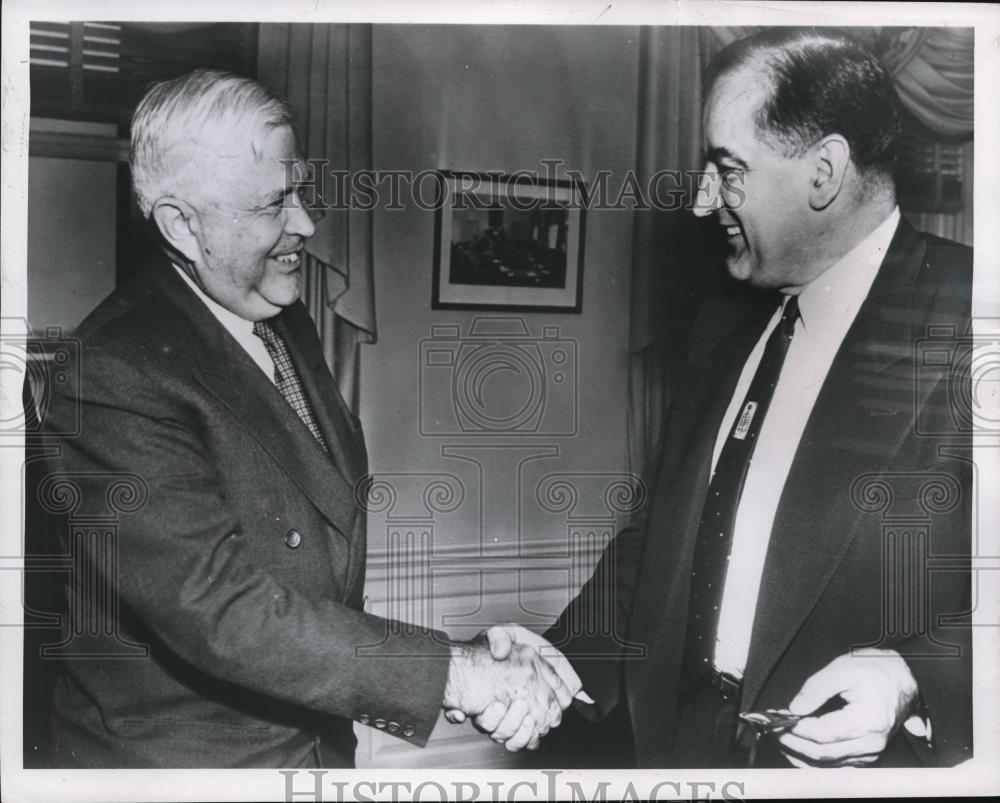 1954 Press Photo Secy Charles Wilson and Sen. Joseph McCarthy shake hands - Historic Images