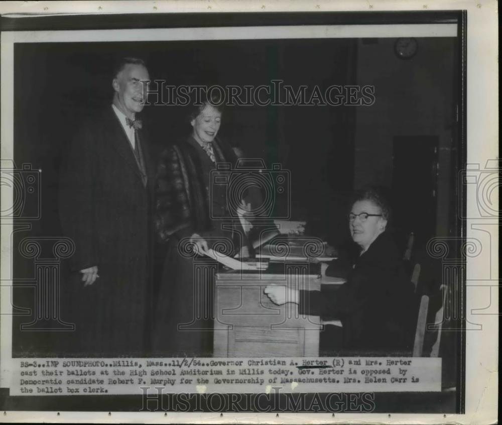 1954 Press Photo Governnor Christian A. Herter and Mrs. Herter cast their ballot - Historic Images