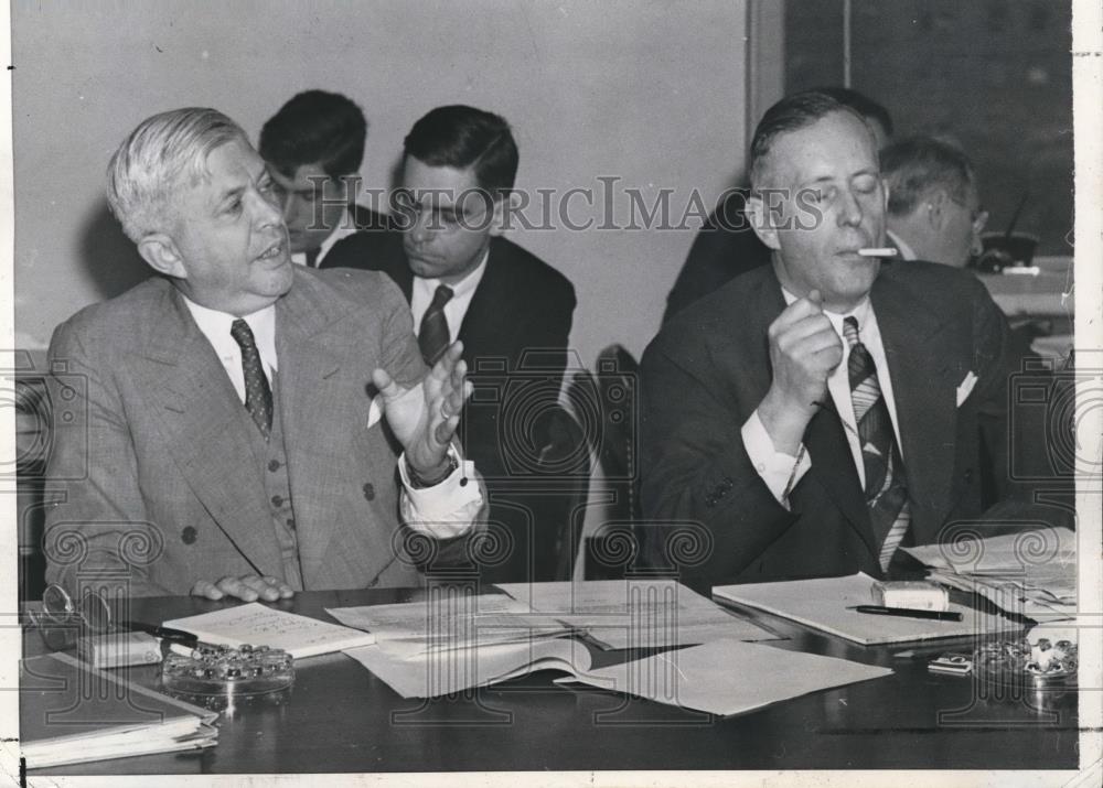 1942 Press Photo Charles F. Wilson and Vice President Anderson At Hearing - Historic Images