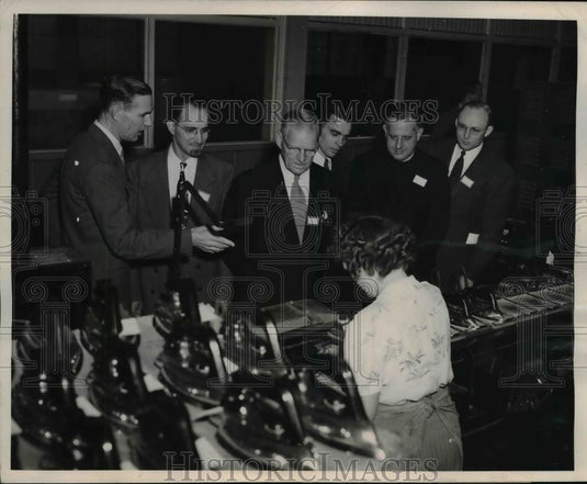 1947 Press Photo Westinghouse Electric Appliance Division's Iron Assembly Line - Historic Images