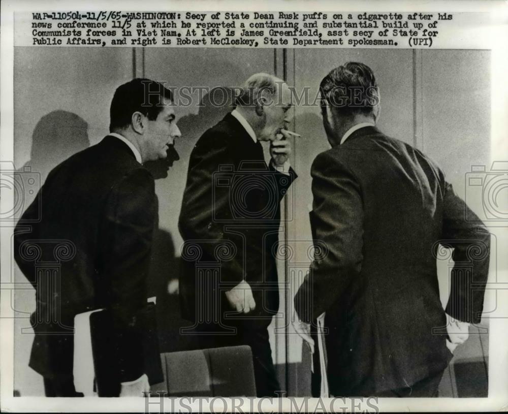 1965 Press Photo Dean Rusk puffs cigar after conference in Washington - Historic Images