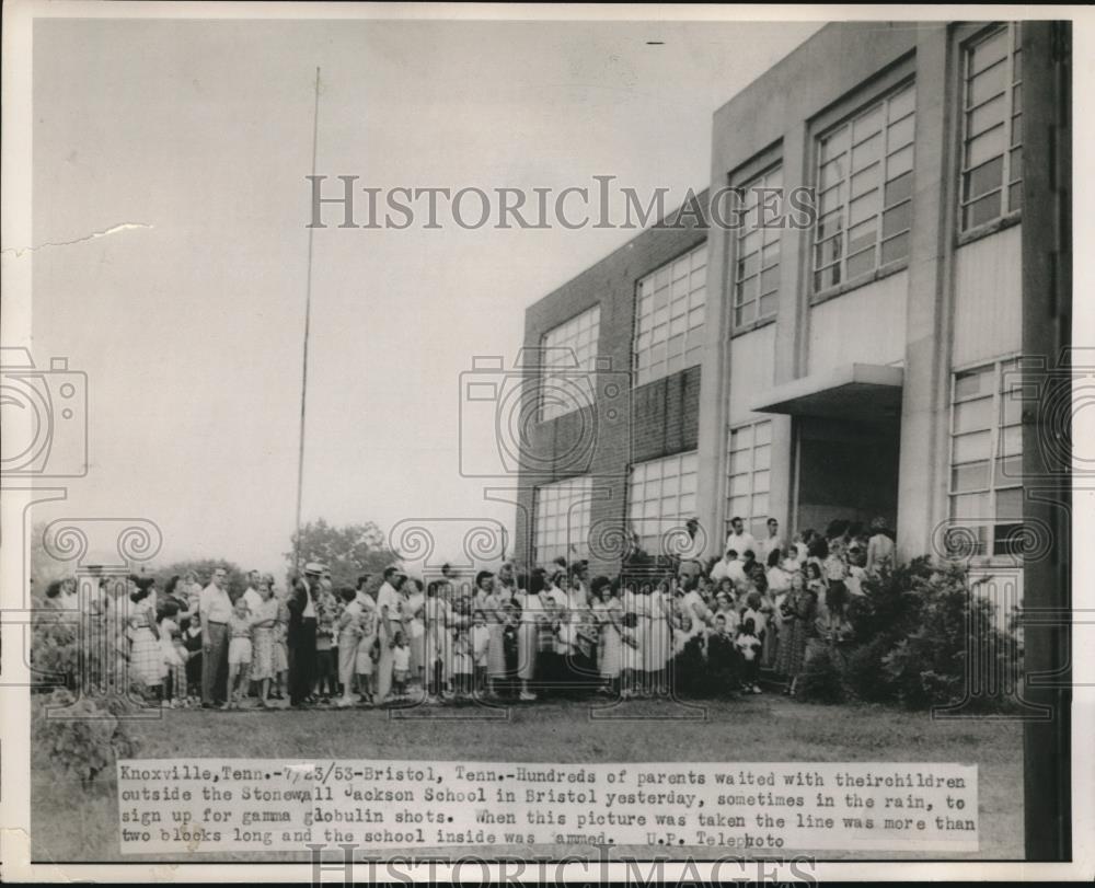 1953 Press Photo Stonewall Jackson School Line up for Gamma Globulin Shots - Historic Images