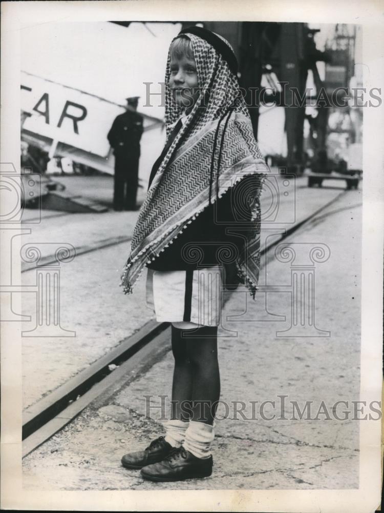 1949 Press Photo Theodore Tweedie Roosevelt in Syrian Dress in Southampton - Historic Images