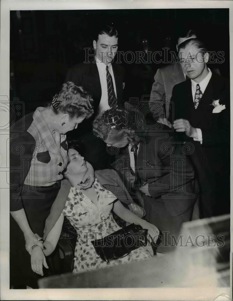 1946 Press Photo Chicago, IL Lillian Posway, Catherine Perion, Beuran Inis - Historic Images