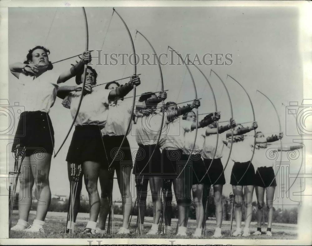 1936 Press Photo Women Archers At Griffith Park In Los Angeles - nee26229 - Historic Images