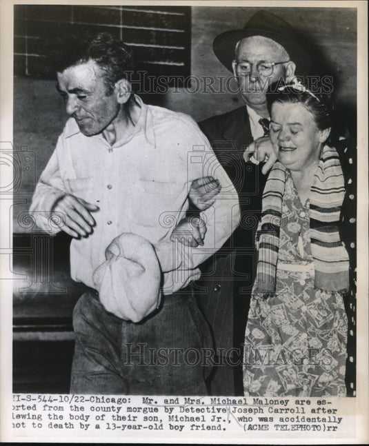 1947 Press Photo Mr. and Mrs. Michael Maloney with Detective Joseph Carroll - Historic Images