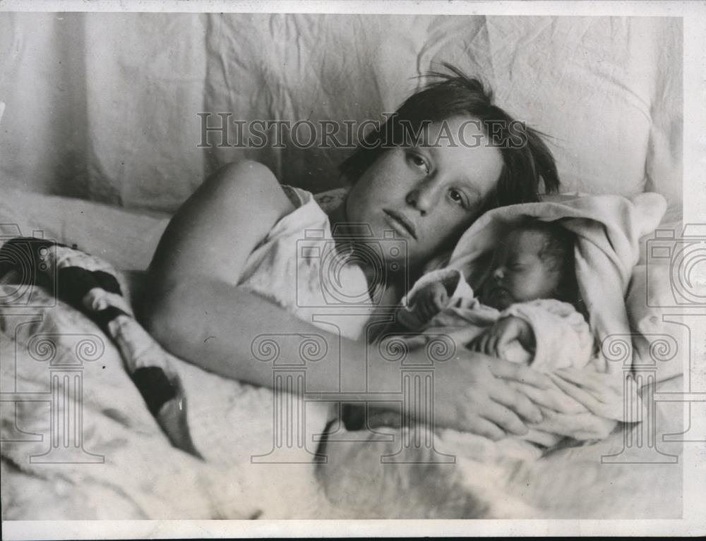 1934 Press Photo Mrs Audy Ruzetka Jr Age 13 Married 23 Year Old Miner &amp; New Baby - Historic Images