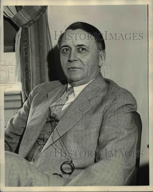 1933 Press Photo Charles A. Russell, Attorney to David Olson - nee29067 - Historic Images