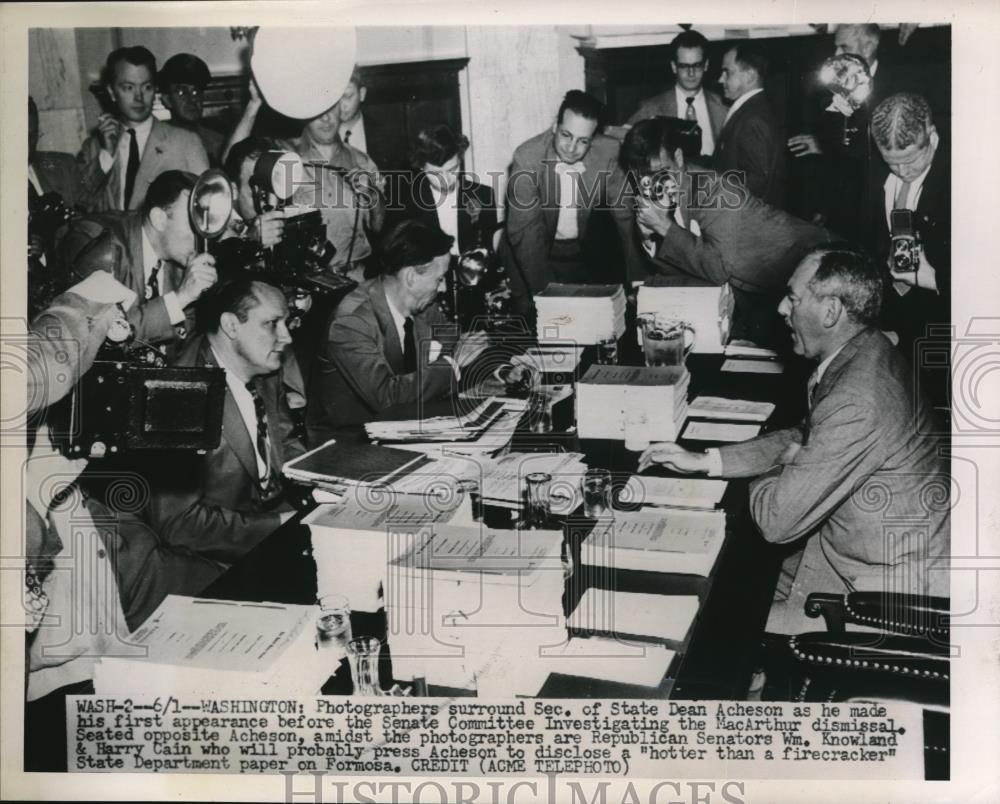 1951 Press Photo Secretary of State Dean Acheson surrounded by photographers - Historic Images