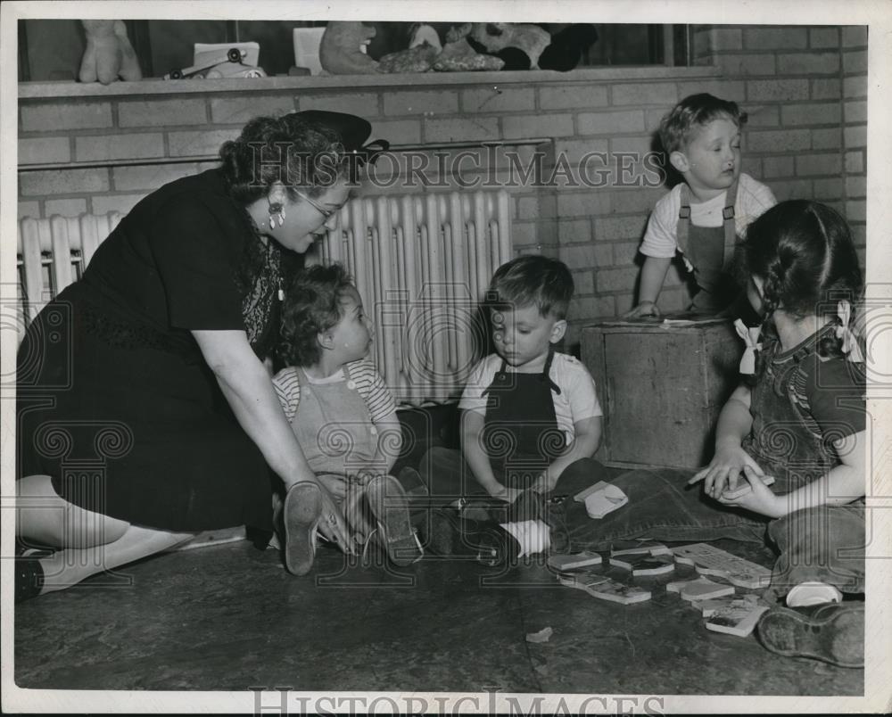 1946 Press Photo Mrs Seymour Glanz - nee30242 - Historic Images