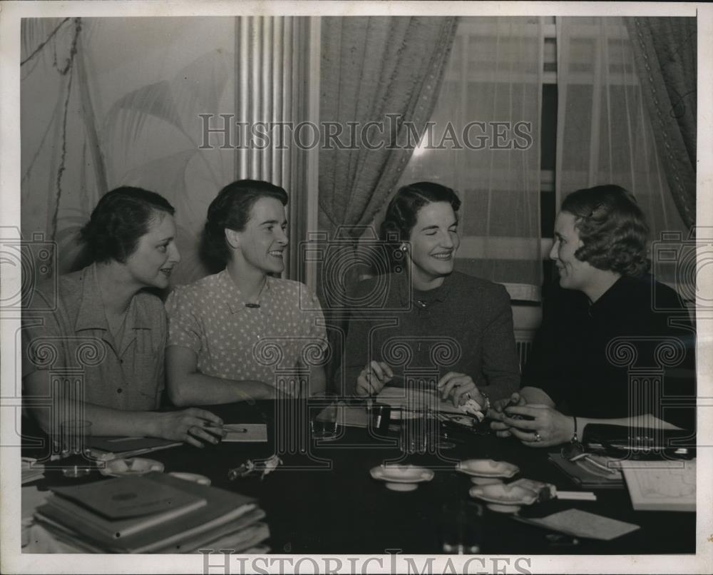 1938 Press Photo A gathering of the Junior League stated in the letter - Historic Images