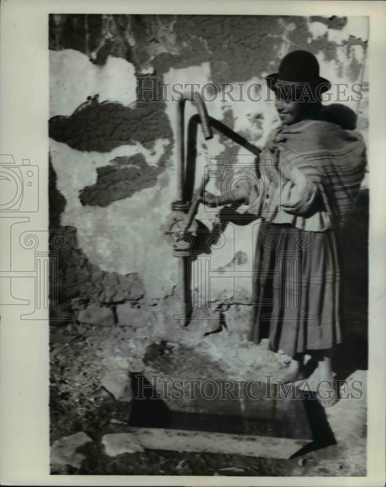 1961 Press Photo Woman Operates Water Pump in Pillapi Bolivia - nee26684 - Historic Images