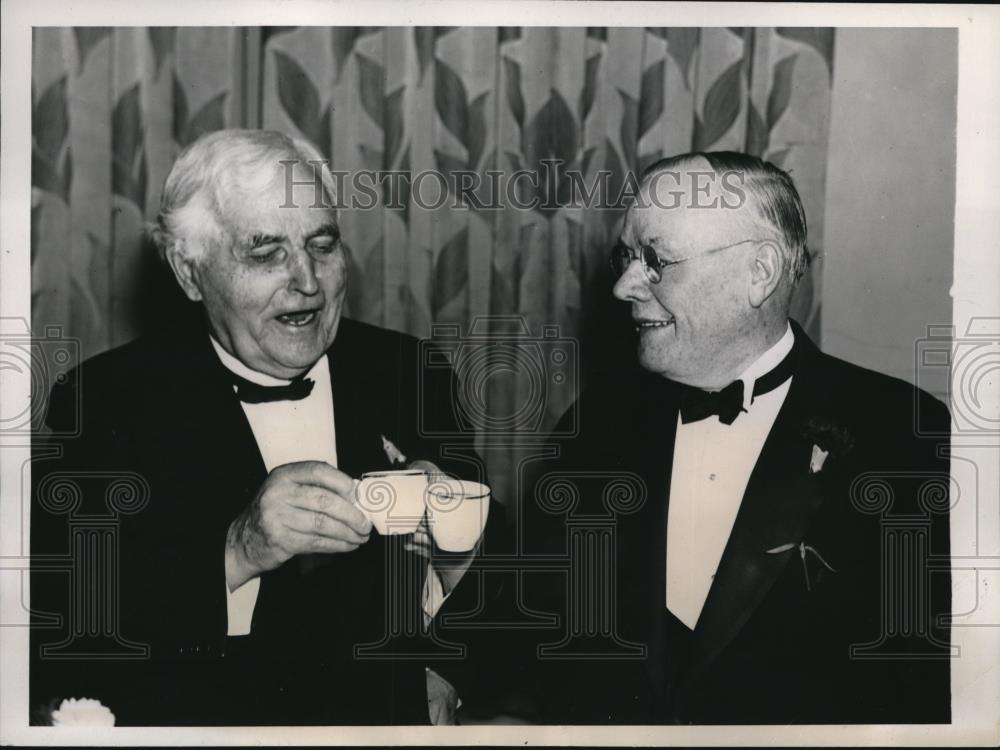 1939 Press Photo William Green and Frank Morrison drink toast at dinner - Historic Images