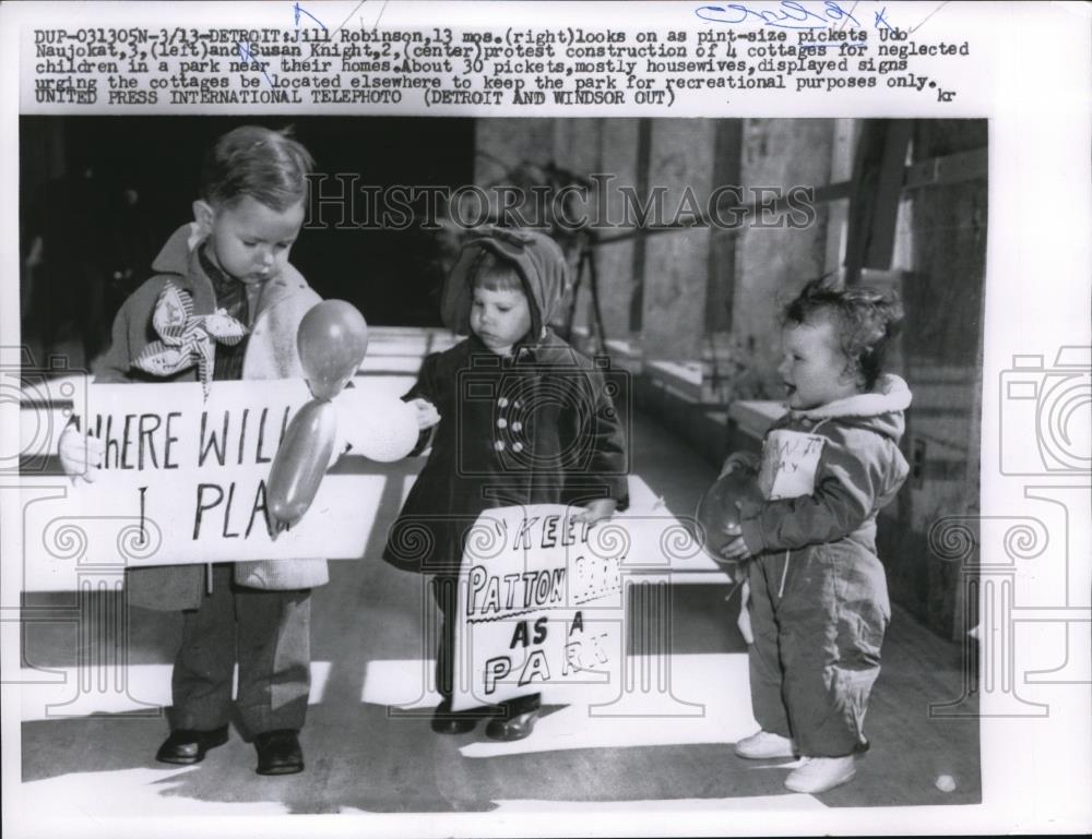 1959 Press Photo Children Protesting Construction Where Park Is Currently - Historic Images