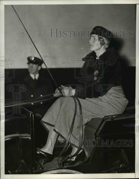 1934 Press Photo Mrs Paul Moore at 51st annual national horse show - Historic Images