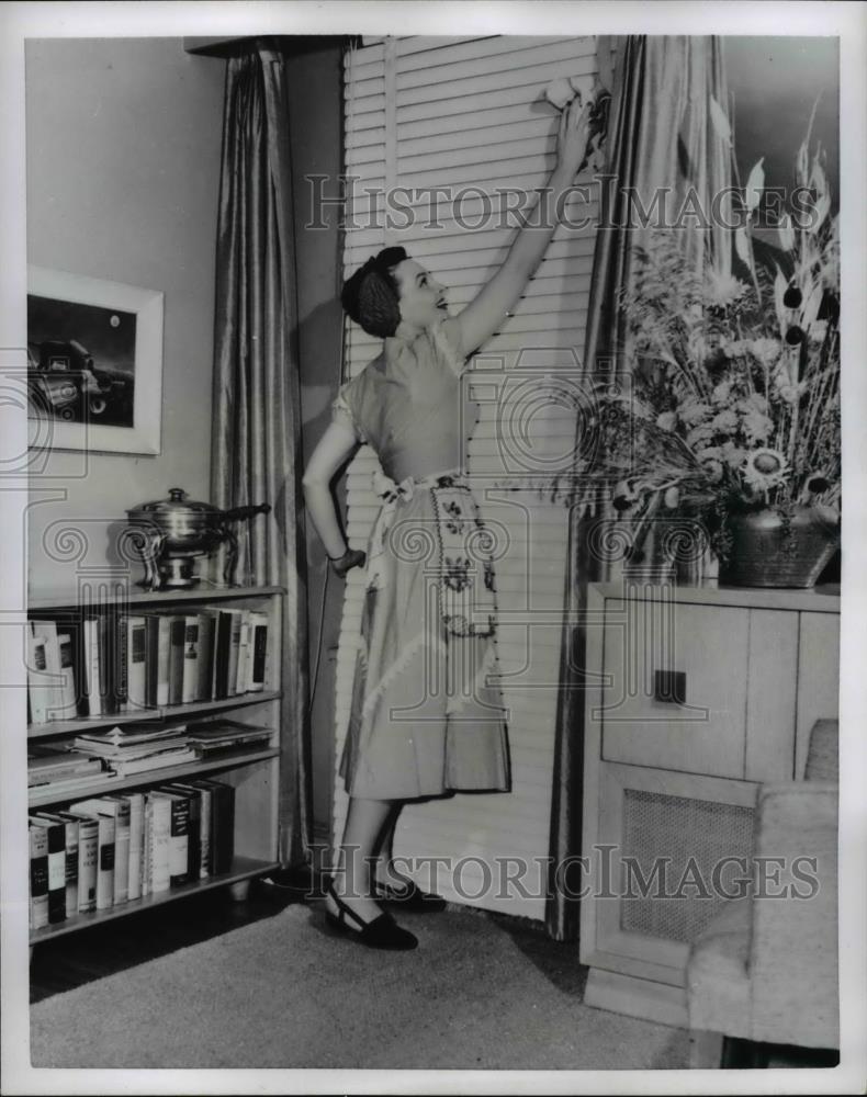 1952 Press Photo Venetian blinds - nee26742 - Historic Images