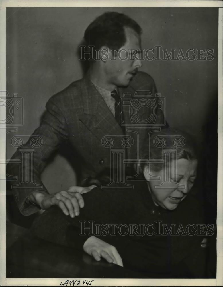 1938 Press Photo Mrs. Pearl Antibus faints during the trial - nee25036 - Historic Images