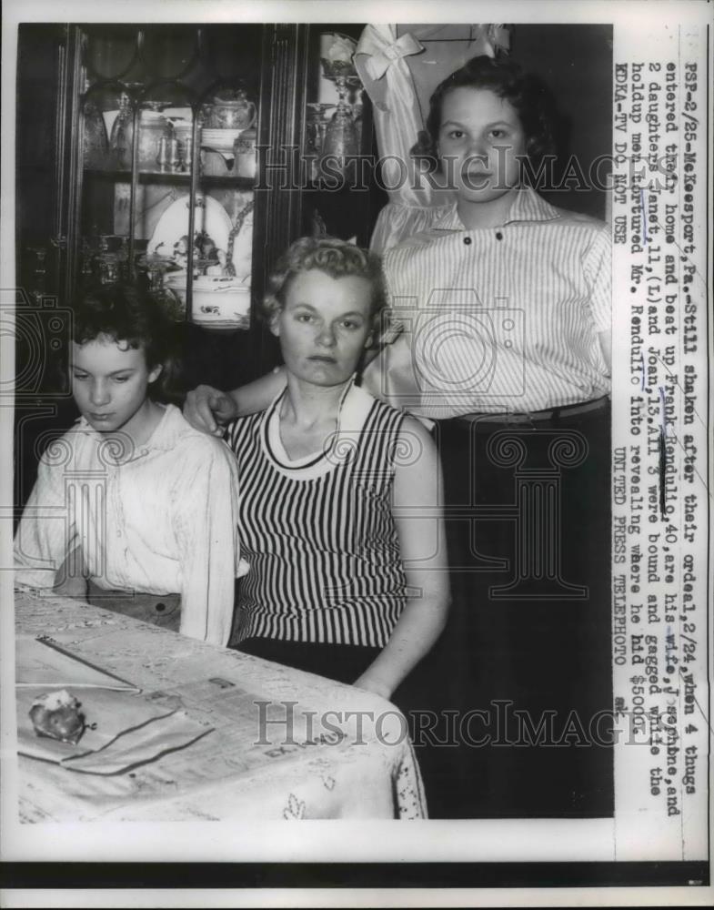 1957 Press Photo Frank Rendulio Josephine, Janet and Joan - nee29597 - Historic Images