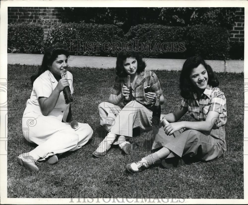 1941 Press Photo Sylvia Glazer, Gertie Selznick, Betty Zuckerman of Bellaire - Historic Images