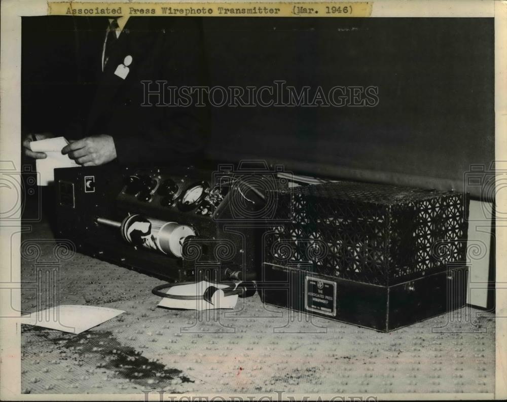 1958 Press Photo The positive and negative receiver radio - nee26020 - Historic Images