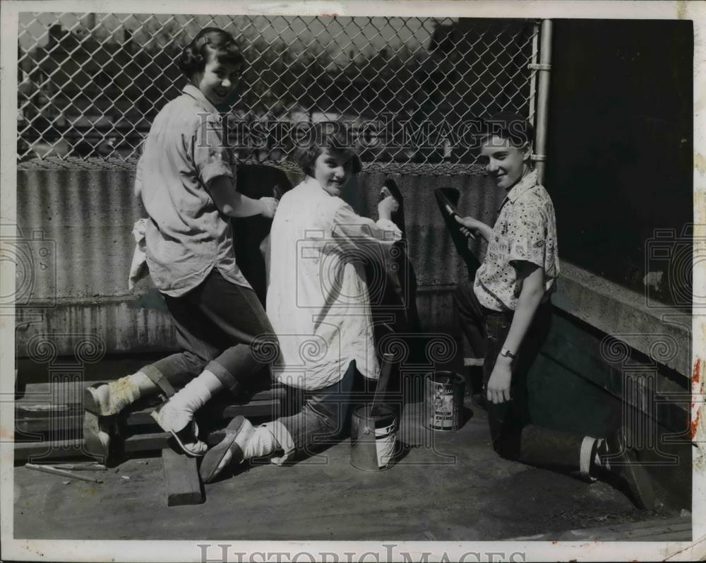 1952 Press Photo Nelson , Jonie Schneider and Howard Royer - nee29750 - Historic Images