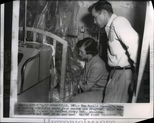 1957 Press Photo Ronald Russell & Wife Visit Infant Daughter Injured in Shooting - Historic Images