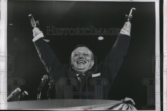 1956 Press Photo Double amputee Harold Russell address to democratic convention - Historic Images