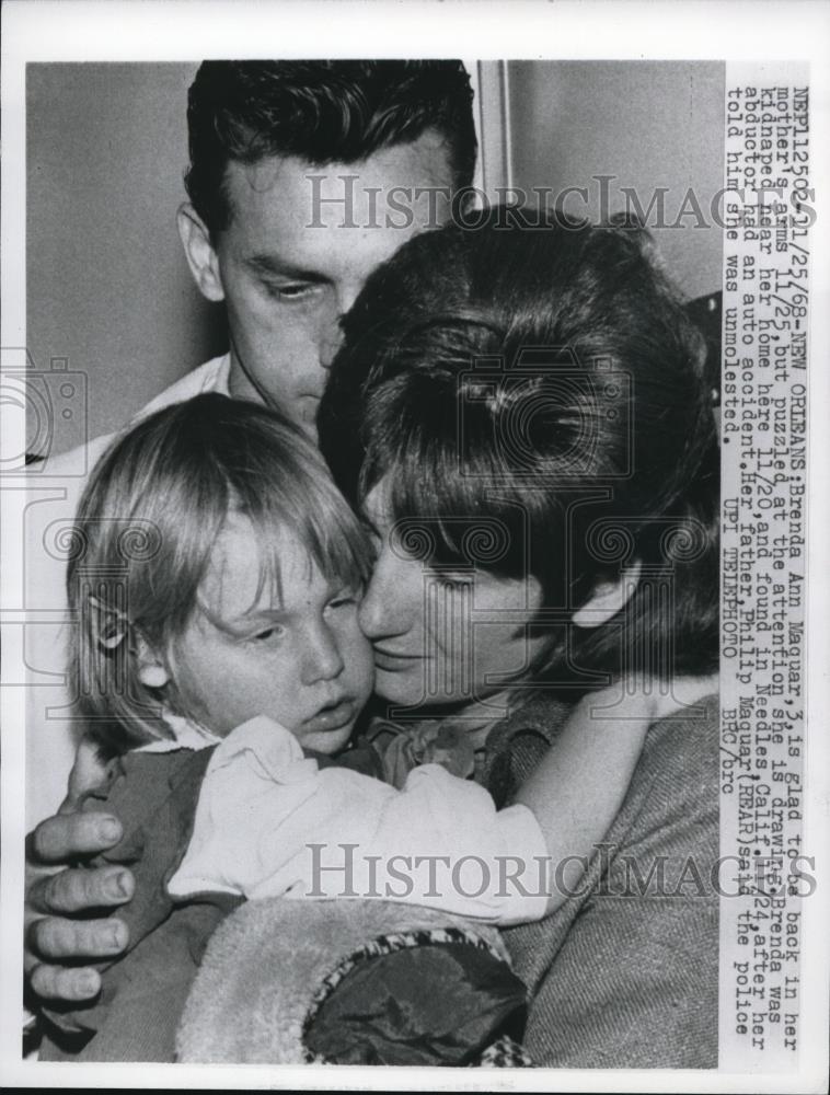 1968 Press Photo New Orleans Brenda Ann Maquar with mother and father - Historic Images
