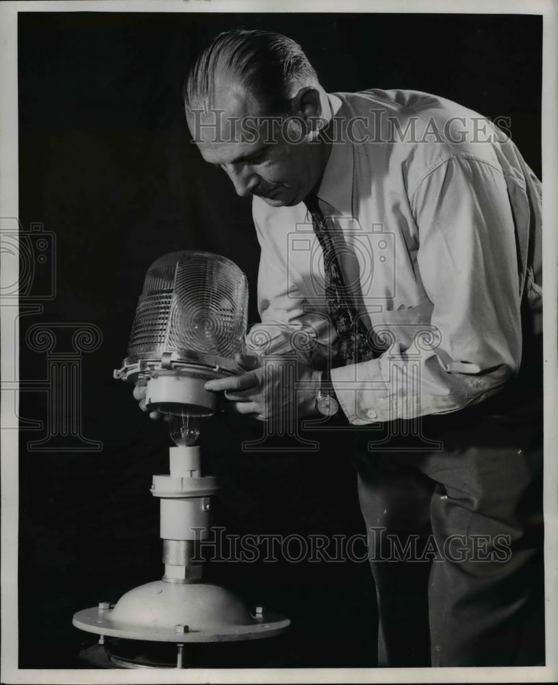 1951 Press Photo Pennow Westnghouse  Westinghouse Research Laboratories - Historic Images