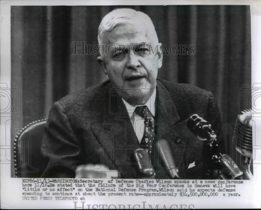 1955 Press Photo Secretary of Dfense Charles Wilson Speaks At News Conference - Historic Images