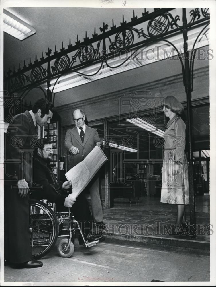 Press Photo Architect Neal Hoffman Plans Public Library Wheelchair Ramp - Historic Images