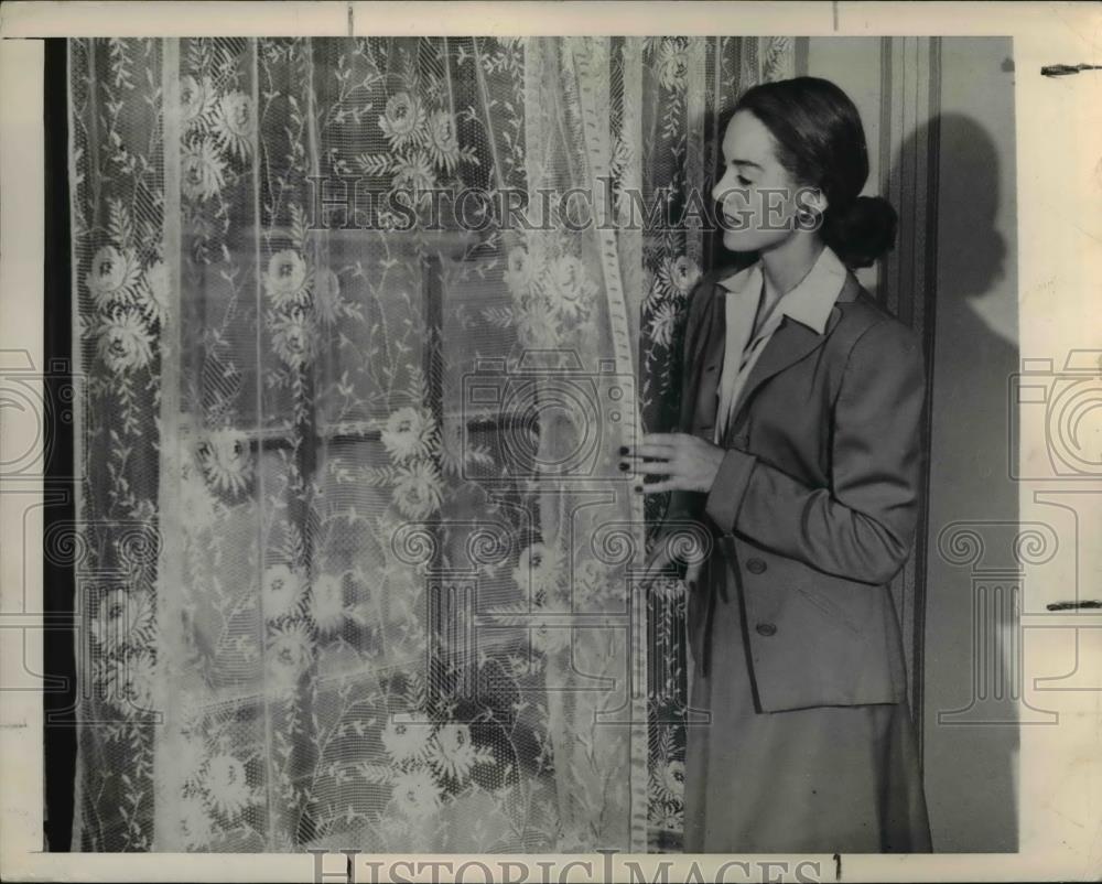 1948 Press Photo Woman Shows Sheer Flower Patterned Curtains / Drapes - Historic Images