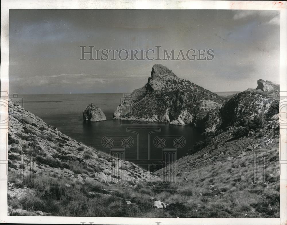 1966 Press Photo Cove on island of Majorca possesion of Spain - Historic Images