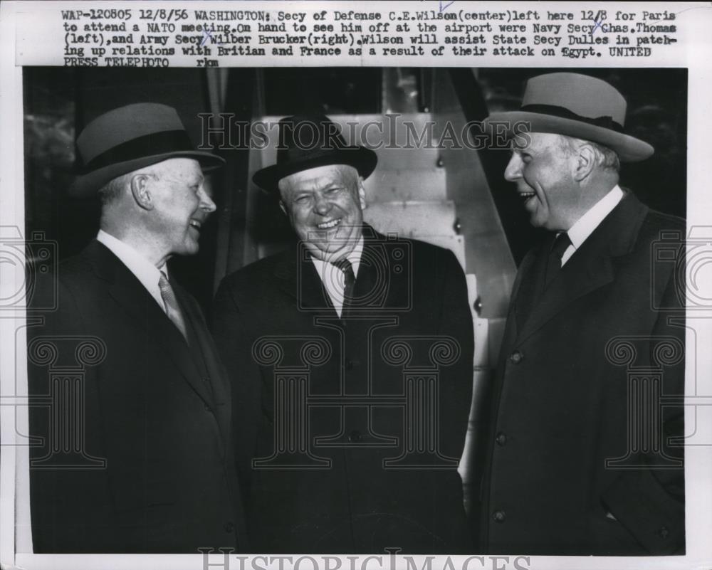 1956 Press Photo Secy Charles E. Wilson in Paris with Chas Thomas and Wilber - Historic Images