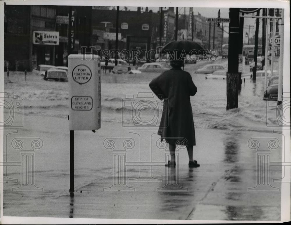 1959 Press Photo Flooding at Lee at Meadowbrook Streets Cleveland Heights - Historic Images