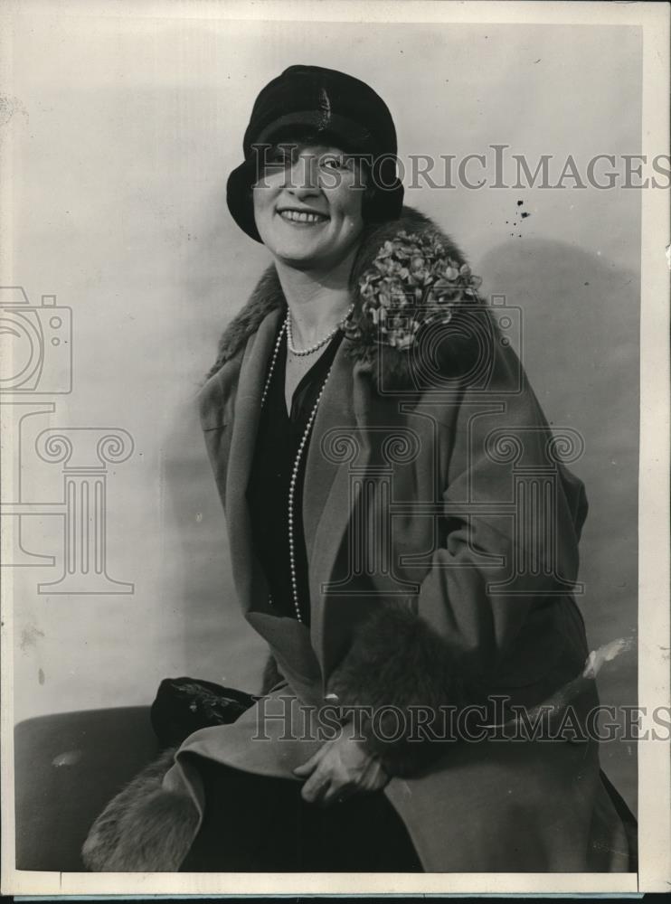 1926 Press Photo Miss Elsie Cobin modiste arrives in NYC on SS Olympic - Historic Images