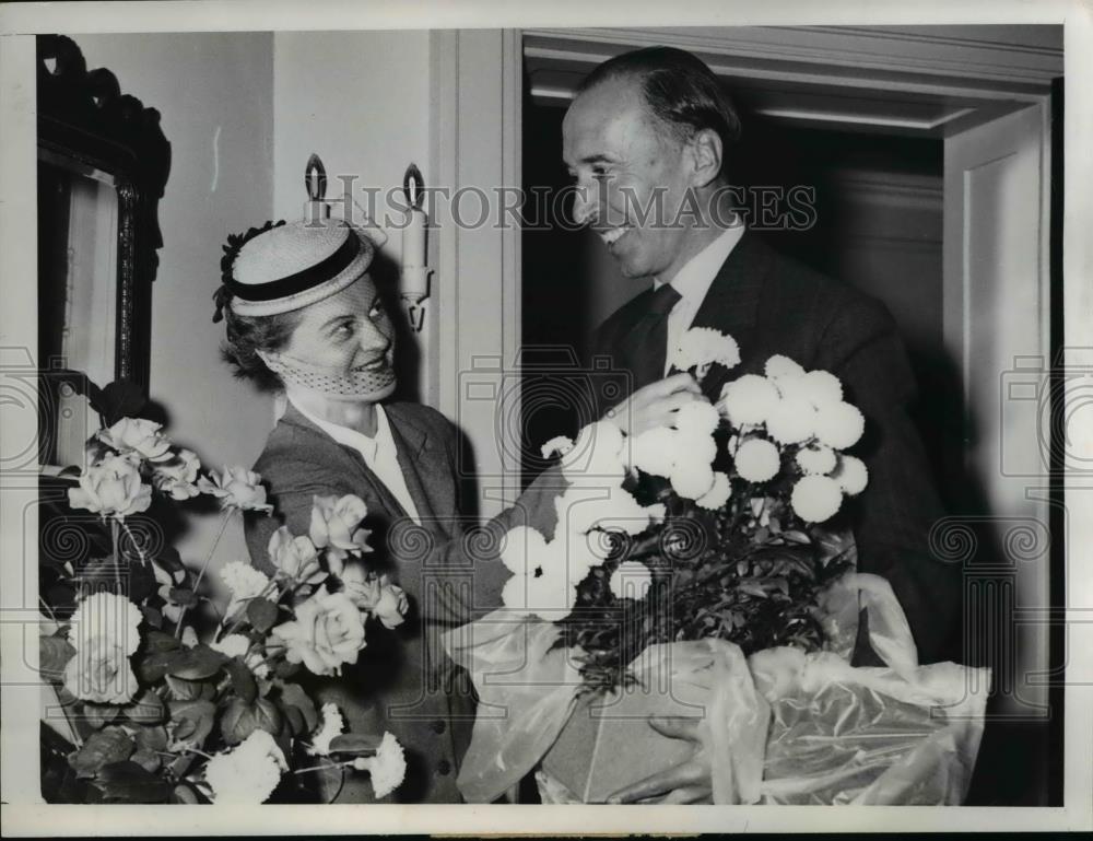 1954 Press Photo British Consul-General For Chicago Area Robert Whyte Mason - Historic Images