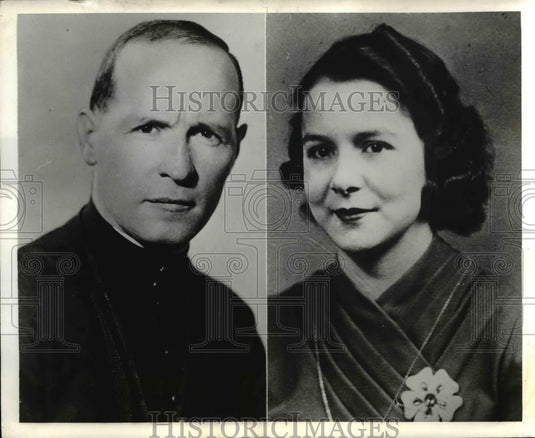 1939 Press Photo Father Henri Roy Figure in Montreal Mass Marriage & Lucie Nadon - Historic Images