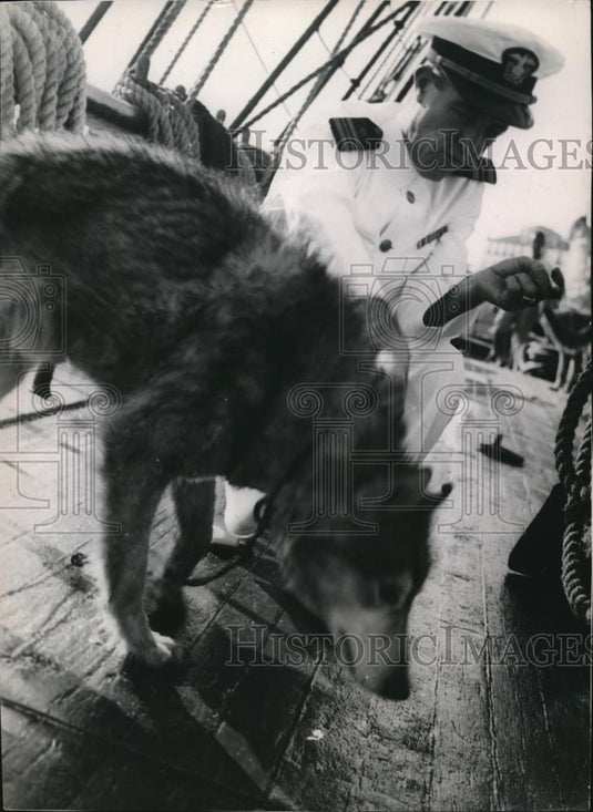 1941 Press Photo Captain Richard Cruzen of USS Bear in Rio - Historic Images