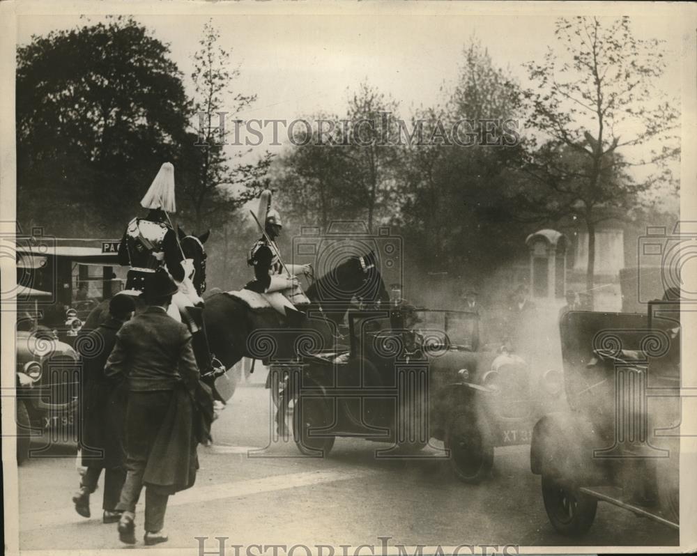 1926 Press Photo England general strike, Kings Horse Guard @ Whitehall Palace - Historic Images