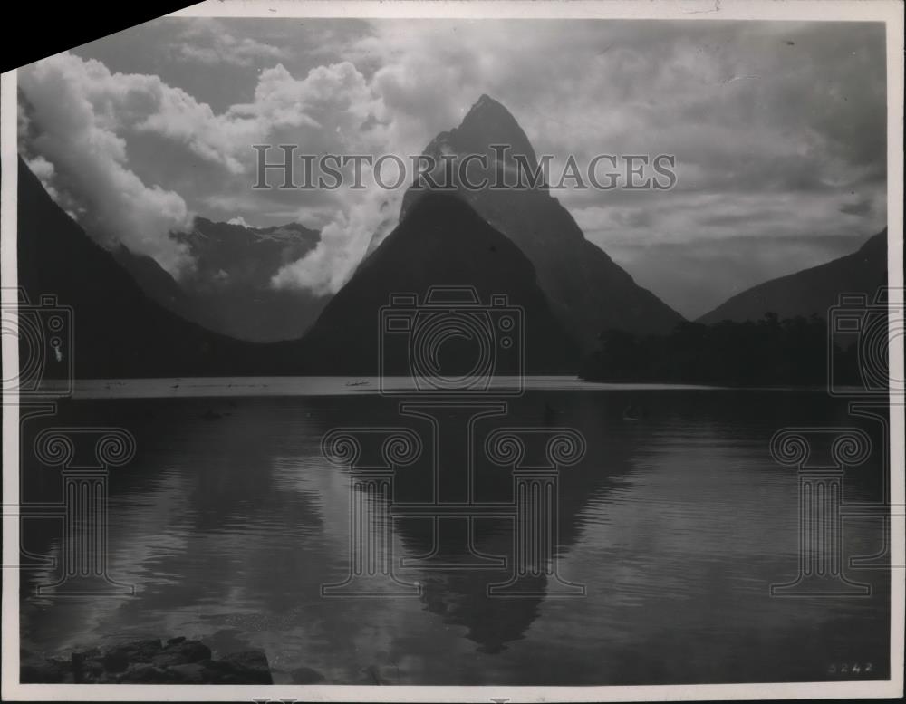 1940 Press Photo Mitre Peak at Milford Sound New Zealand - Historic Images