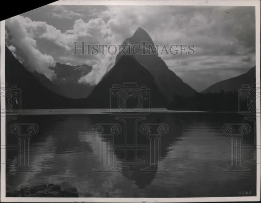 1940 Press Photo Mitre Peak at Milford Sound New Zealand - Historic Images