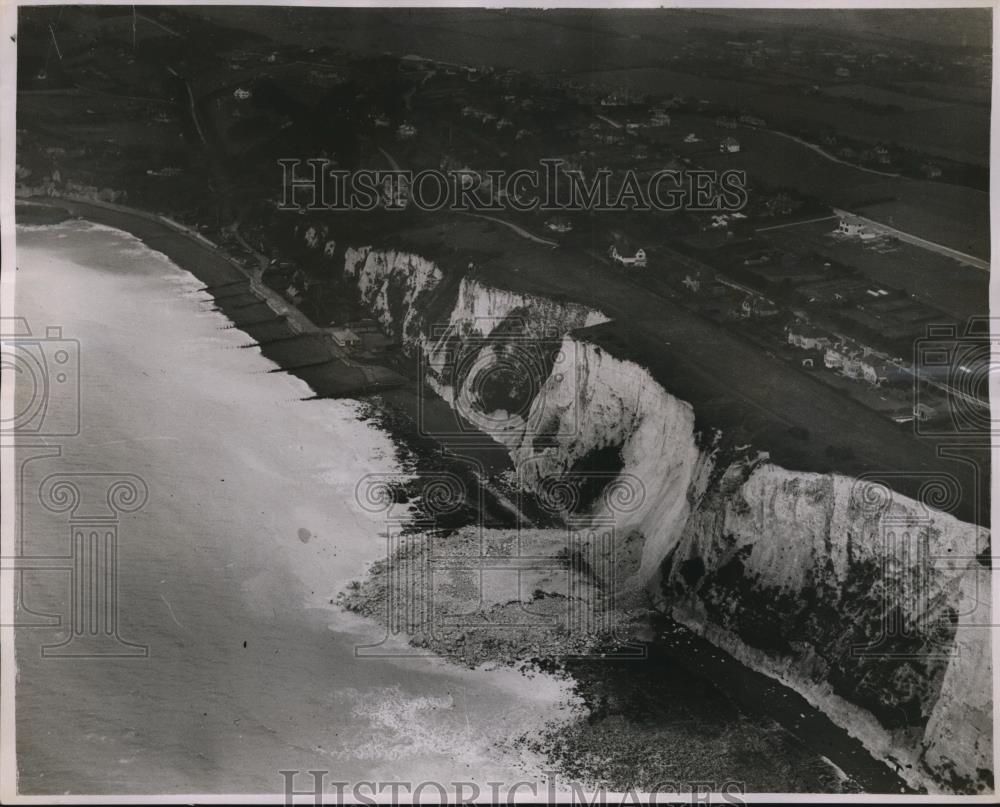 1933 Press Photo chalk crashed into sea at South Foreland Cliffs, formed island - Historic Images