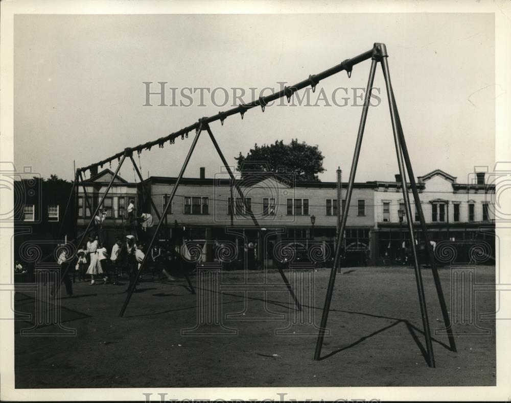 1934 Press Photo Broadway swing missing - Historic Images