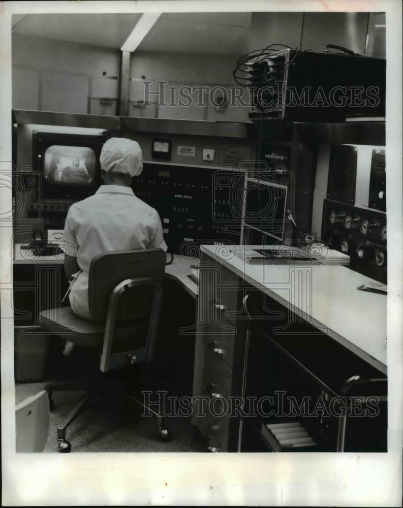 1964 Press Photo Communication Center Has Control of Hospital Function - Historic Images