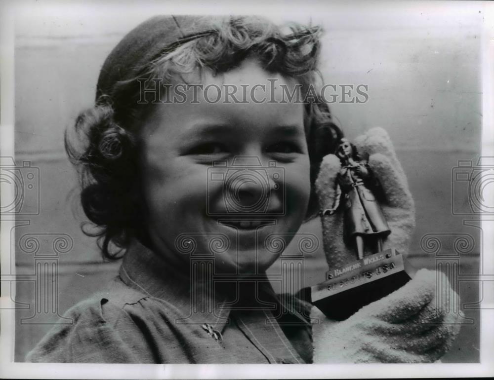 1956 Press Photo Eight year old Blanche Wells, saves small children from fire - Historic Images