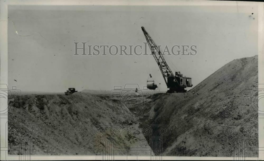 1936 Press Photo A Dragline excavator big cuts on Dead Man&#39;s Basin - nee39854 - Historic Images