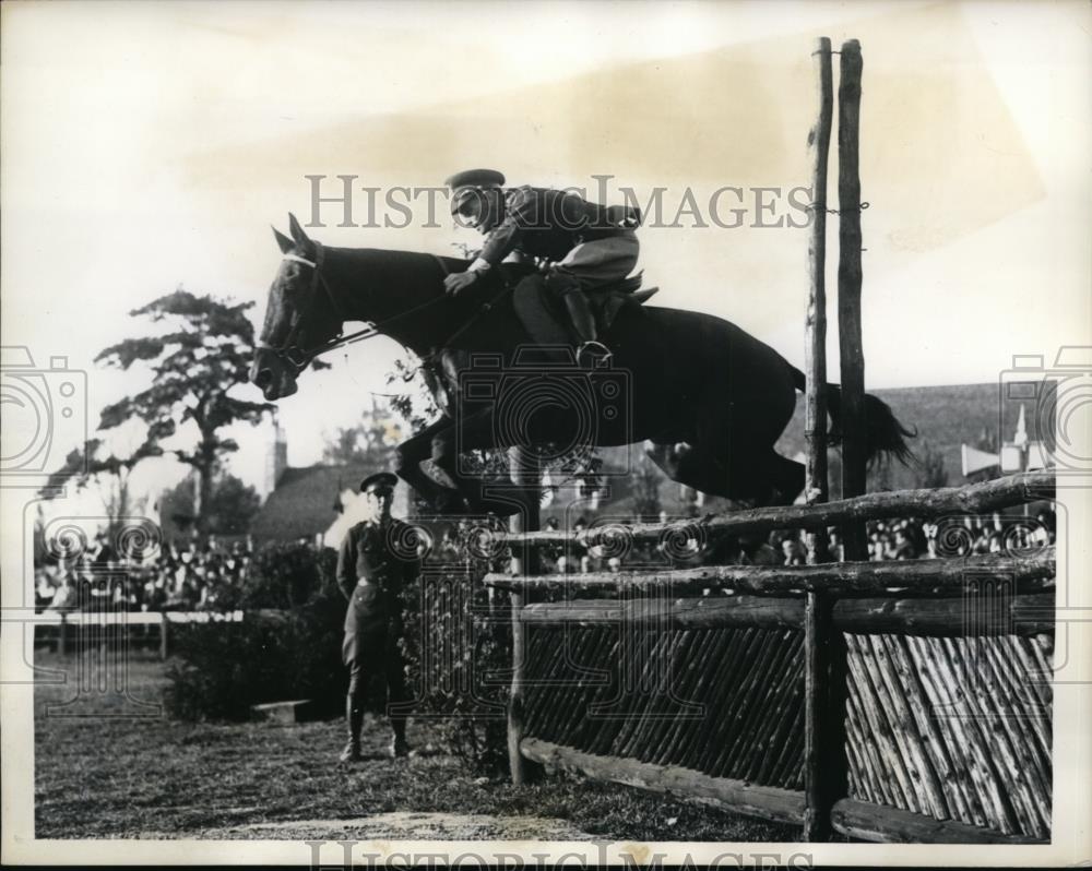 1936 Press Photo Capt HR Matteson of US Army equestrian team on Ugly at Md - Historic Images