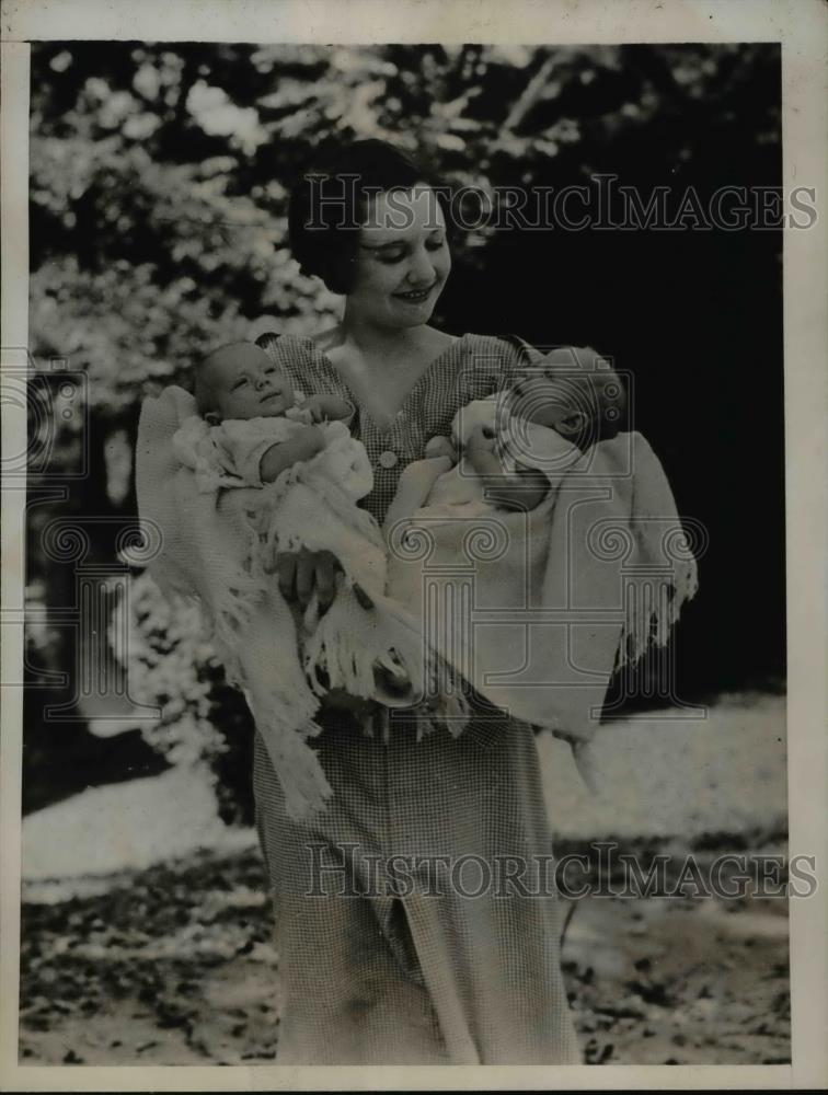 1936 Press Photo Mrs. T.Y. McConnell with her twins, Lynn and Carolyn - Historic Images