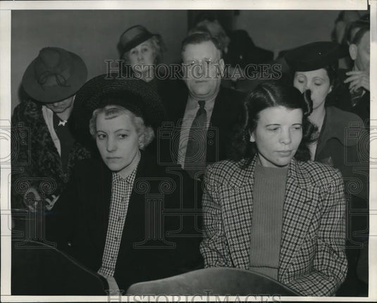 1940 Press Photo Mrs Daizey Williams & Friend Laura Thomas in Court - Historic Images